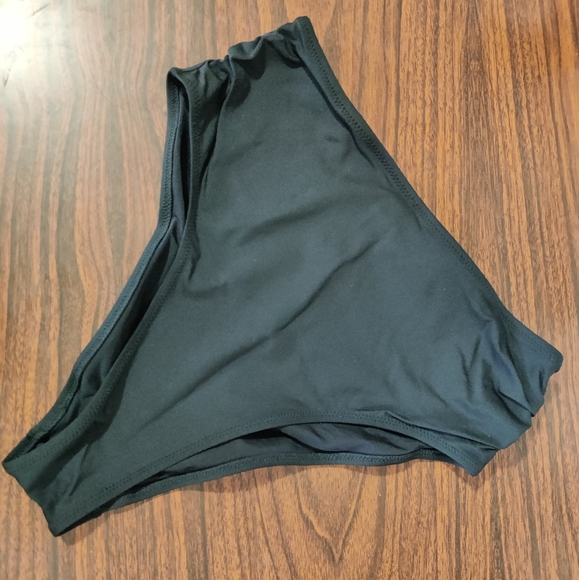 Black Bikini - Picture 2 of 3